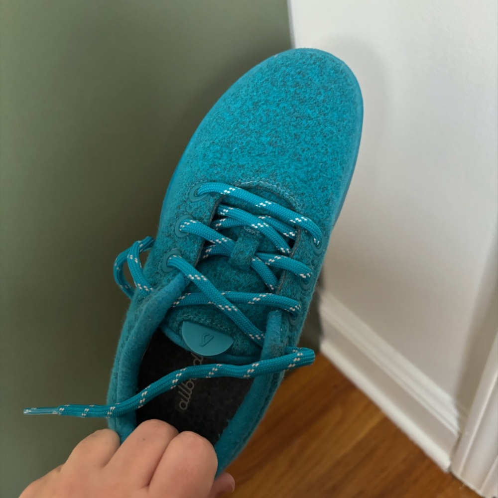 This is a Women's Allbirds Wool Runner Mizzles in Thrive Teal. - Picture 2 of 4